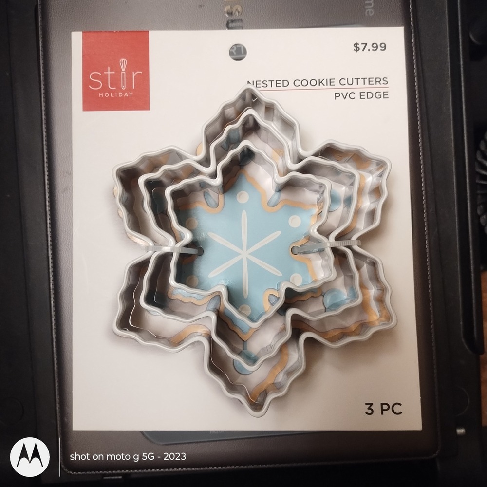 Stir Holiday Snowflake Nested Cookie Cutters 3 Piece Set PVC Edge Metal Winter